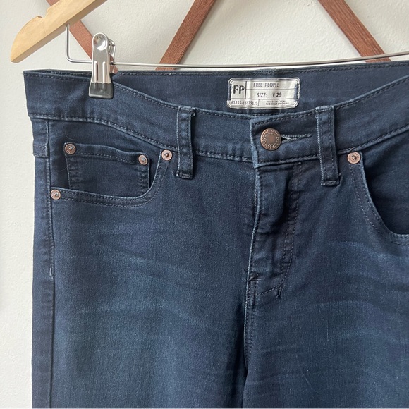 Free People • Gummy Denim Clean Flare in Morrisey Jeans - Picture 2 of 9